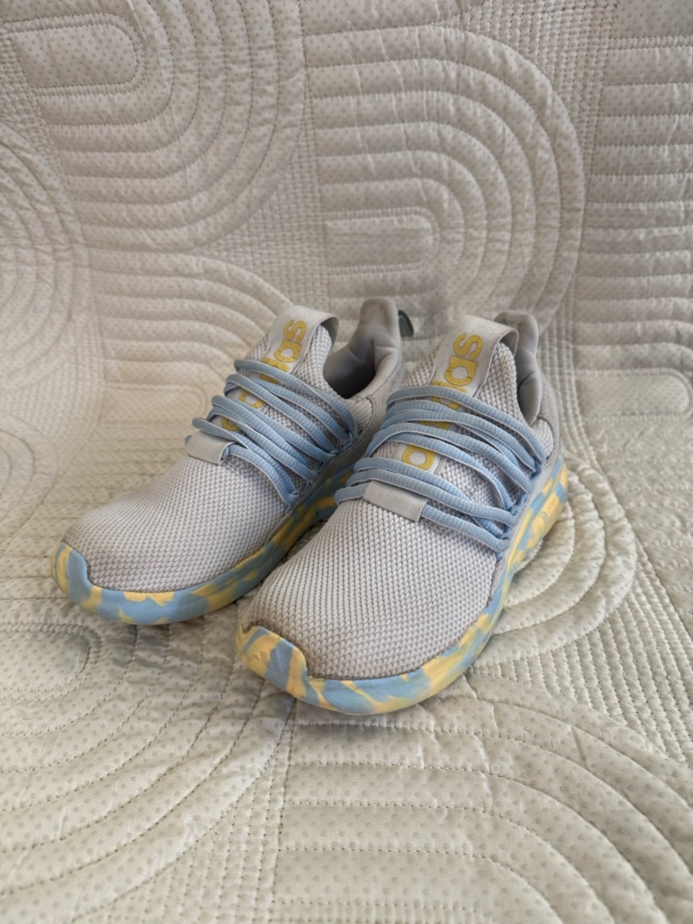Adidas Kids Lite Racer 
Great used condition. With minor signs of wear
Size:4
